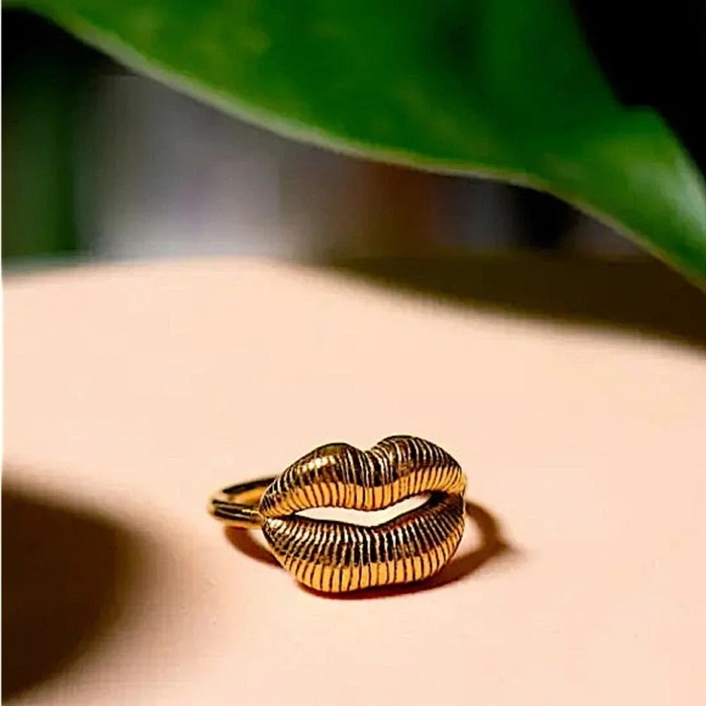 Stainless Steel Lip Resizable Ring Gold Plated Hip Hop Trendy